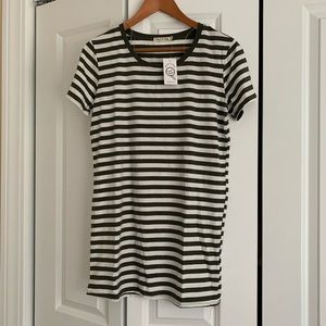 Heart and hips short sleeve tunic